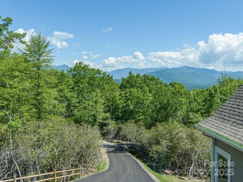 62 Sharp Road, Black Mountain, NC 28711.  MLS# CAR4277339, YatesRealty ID 25964. 