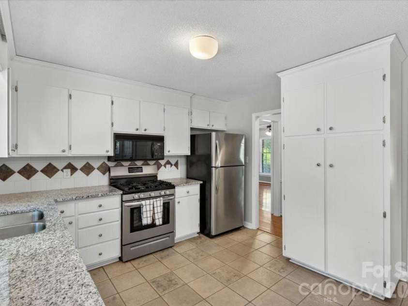 7615 Alexander Road, Charlotte, NC 28270.  MLS# CAR4375335, YatesRealty ID 25964. 