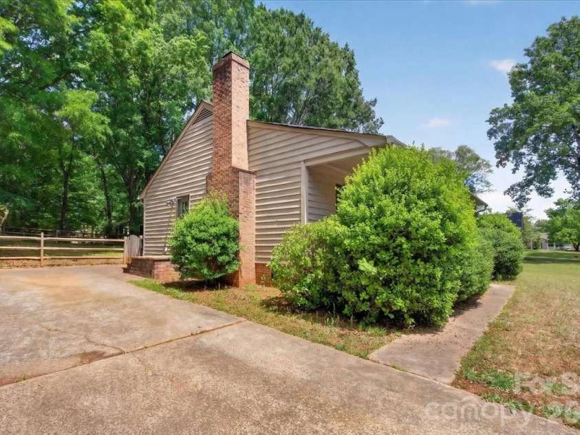 7615 Alexander Road, Charlotte, NC 28270.  MLS# CAR4375335, YatesRealty ID 25964. 