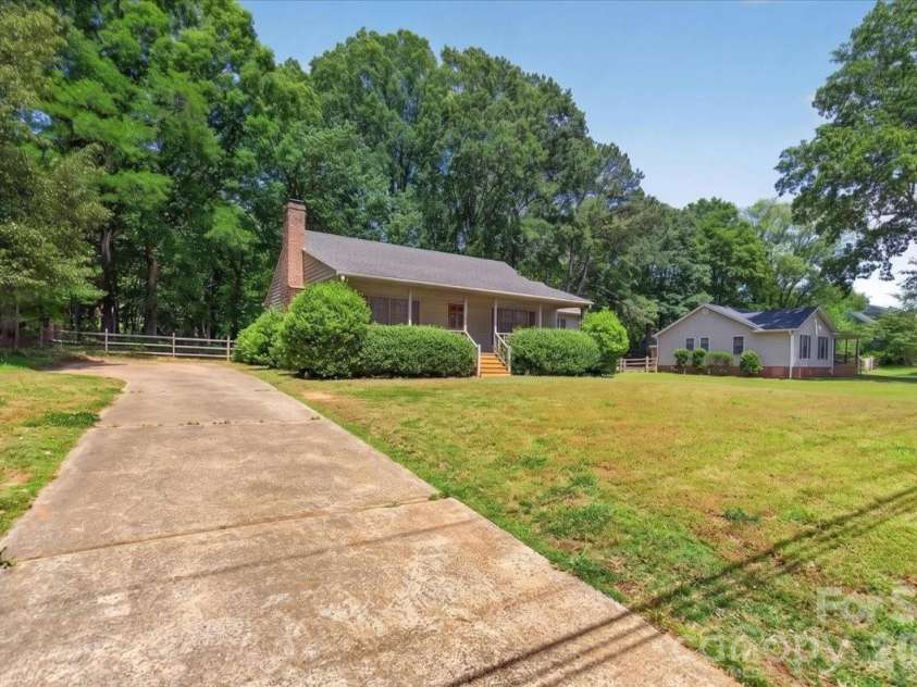 7615 Alexander Road, Charlotte, NC 28270.  MLS# CAR4375335, YatesRealty ID 25964. 