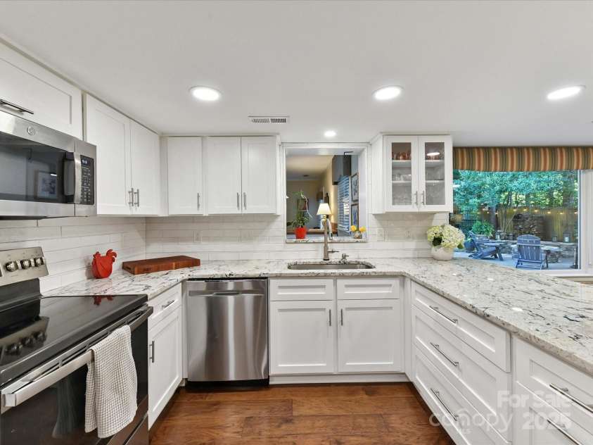 1123 Richard Barry Drive, Charlotte, NC 28270.  MLS# CAR4279129, YatesRealty ID 25965. 