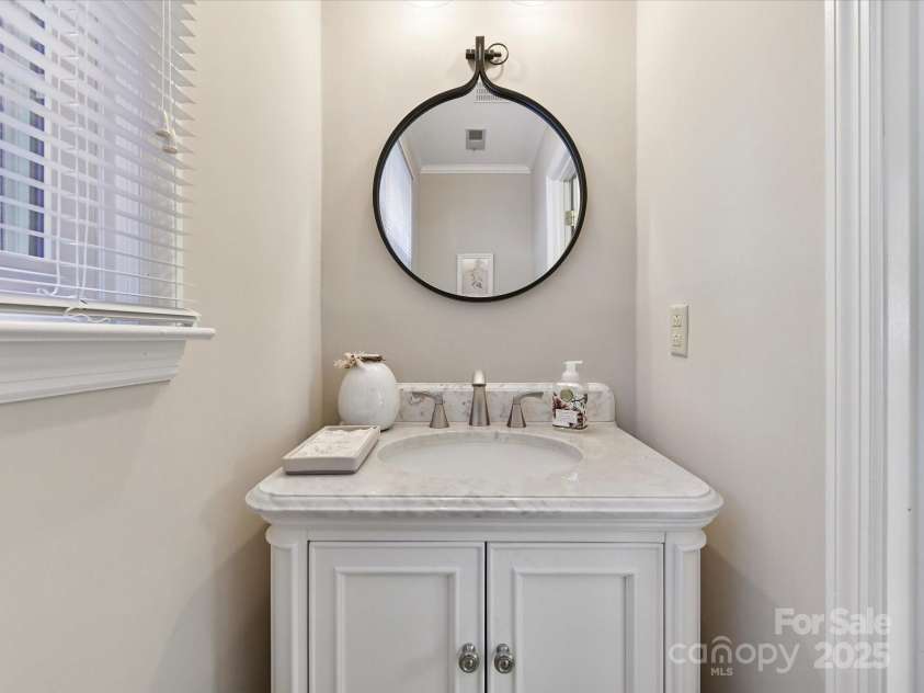 1123 Richard Barry Drive, Charlotte, NC 28270.  MLS# CAR4279129, YatesRealty ID 25965. Bonus Room half bath