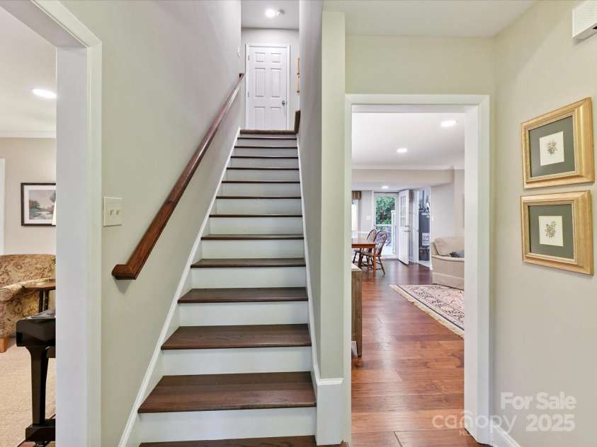 1123 Richard Barry Drive, Charlotte, NC 28270.  MLS# CAR4279129, YatesRealty ID 25965. Foyer