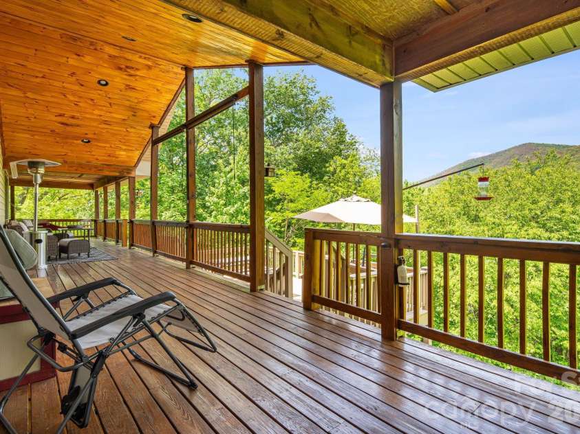 642 Scenic View Road, Maggie Valley, NC 28751.  MLS# CAR4385693, YatesRealty ID 25966. 
