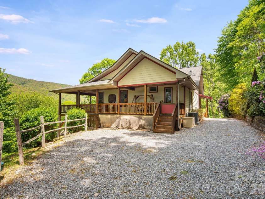 642 Scenic View Road, Maggie Valley, NC 28751.  MLS# CAR4385693, YatesRealty ID 25966. 