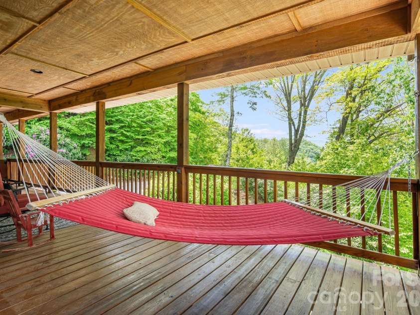 642 Scenic View Road, Maggie Valley, NC 28751.  MLS# CAR4385693, YatesRealty ID 25966. 