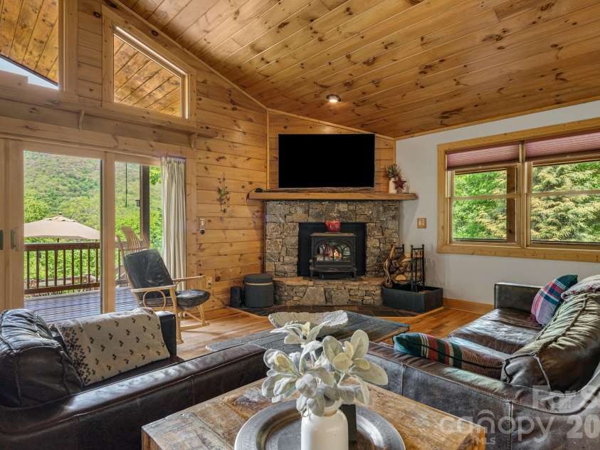 642 Scenic View Road, Maggie Valley, NC 28751.  MLS# CAR4385693, YatesRealty ID 25966. 