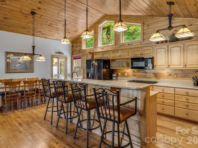 642 Scenic View Road, Maggie Valley, NC 28751.  MLS# CAR4385693, YatesRealty ID 25966. 