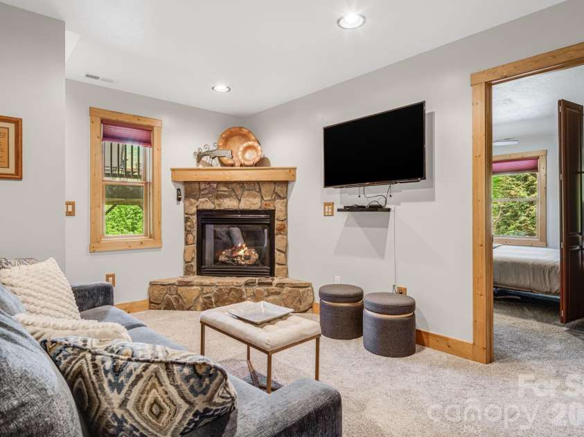 642 Scenic View Road, Maggie Valley, NC 28751.  MLS# CAR4385693, YatesRealty ID 25966. 
