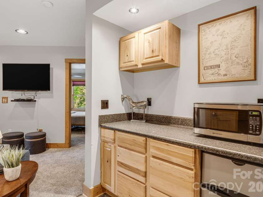 642 Scenic View Road, Maggie Valley, NC 28751.  MLS# CAR4385693, YatesRealty ID 25966. 