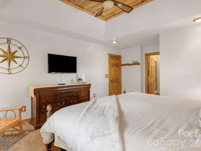 642 Scenic View Road, Maggie Valley, NC 28751.  MLS# CAR4385693, YatesRealty ID 25966. 