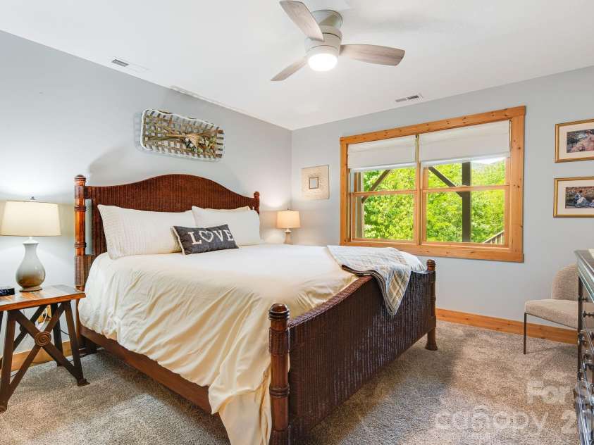 642 Scenic View Road, Maggie Valley, NC 28751.  MLS# CAR4385693, YatesRealty ID 25966. 