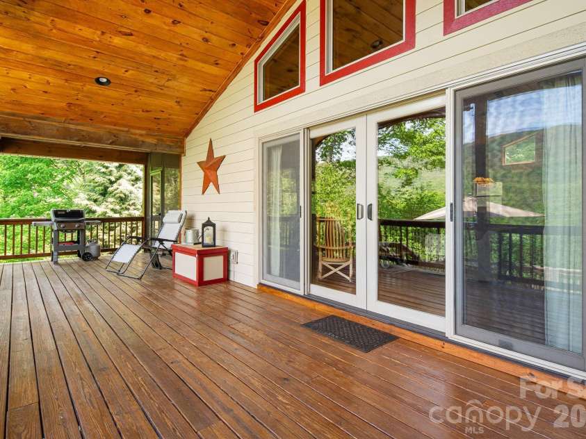 642 Scenic View Road, Maggie Valley, NC 28751.  MLS# CAR4385693, YatesRealty ID 25966. 