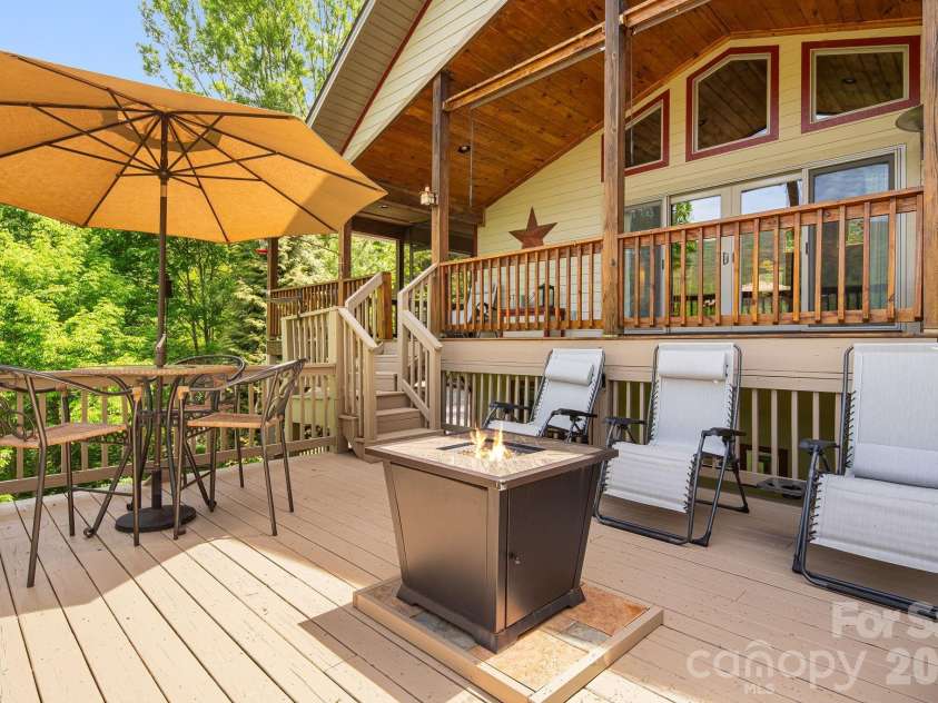 642 Scenic View Road, Maggie Valley, NC 28751.  MLS# CAR4385693, YatesRealty ID 25966. 
