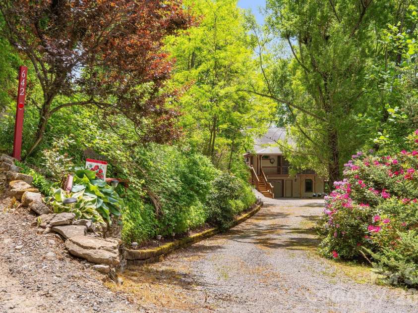 642 Scenic View Road, Maggie Valley, NC 28751.  MLS# CAR4385693, YatesRealty ID 25966. 