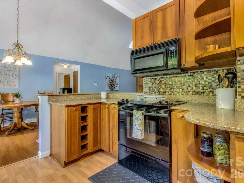5 Fairway Drive, Arden, NC 28704.  MLS# CAR4332981, YatesRealty ID 25968. 
