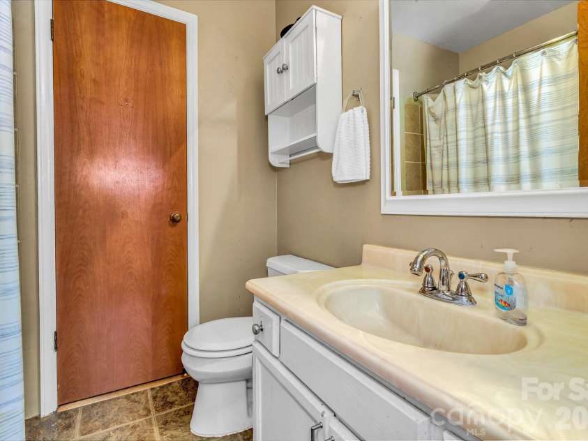 5 Fairway Drive, Arden, NC 28704.  MLS# CAR4332981, YatesRealty ID 25968. 