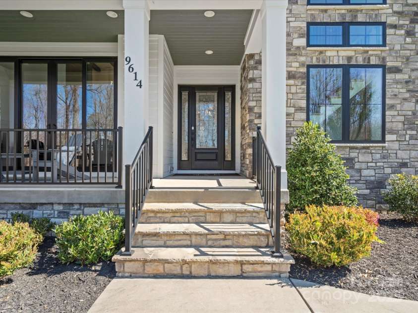 9614 Beatties Ford Road, Huntersville, NC 28078.  MLS# CAR4230997, YatesRealty ID 25968. 
