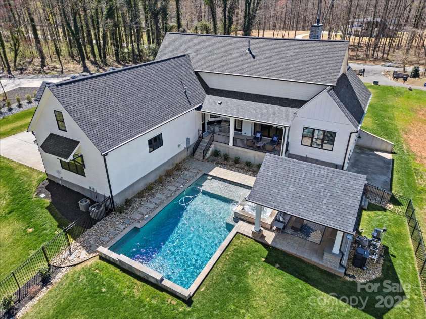 9614 Beatties Ford Road, Huntersville, NC 28078.  MLS# CAR4230997, YatesRealty ID 25968. 