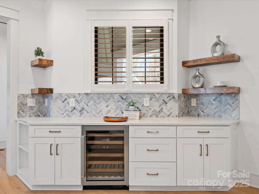 9614 Beatties Ford Road, Huntersville, NC 28078.  MLS# CAR4230997, YatesRealty ID 25968. 