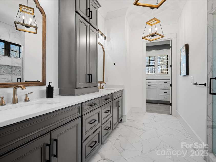 9614 Beatties Ford Road, Huntersville, NC 28078.  MLS# CAR4230997, YatesRealty ID 25968. 
