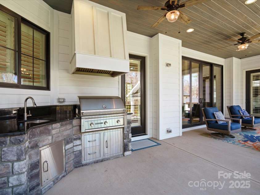 9614 Beatties Ford Road, Huntersville, NC 28078.  MLS# CAR4230997, YatesRealty ID 25968. 