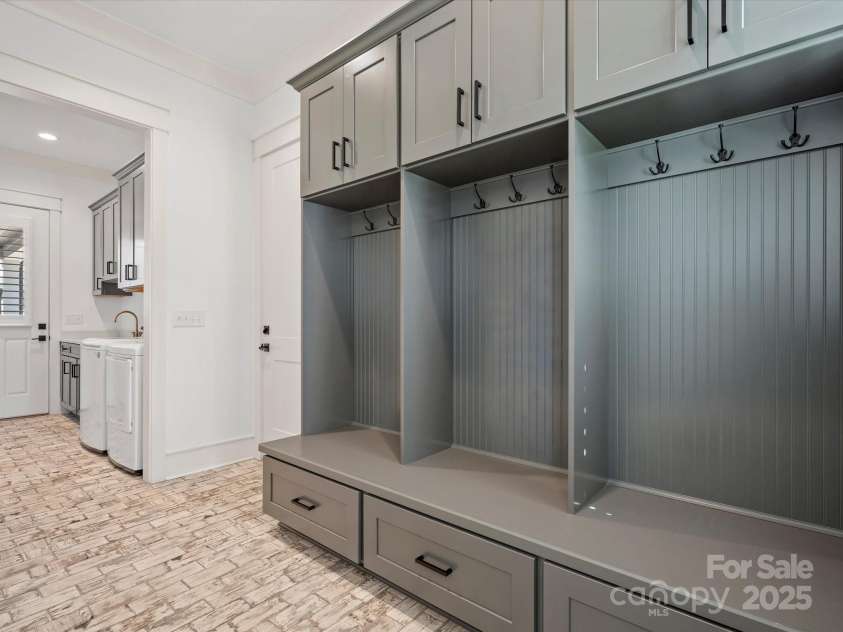 9614 Beatties Ford Road, Huntersville, NC 28078.  MLS# CAR4230997, YatesRealty ID 25968. 