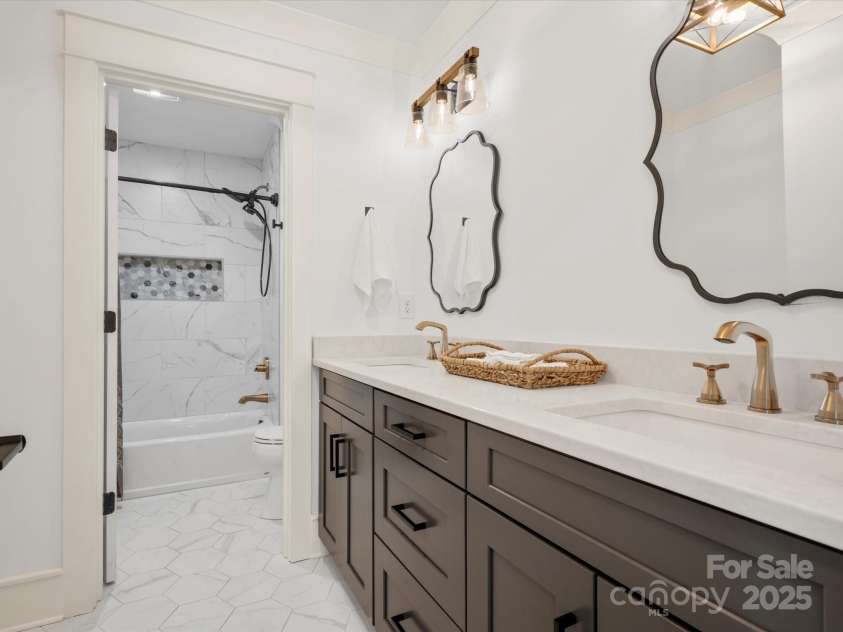 9614 Beatties Ford Road, Huntersville, NC 28078.  MLS# CAR4230997, YatesRealty ID 25968. 