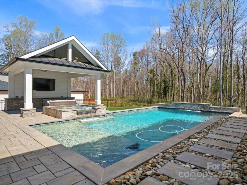9614 Beatties Ford Road, Huntersville, NC 28078.  MLS# CAR4230997, YatesRealty ID 25968. 