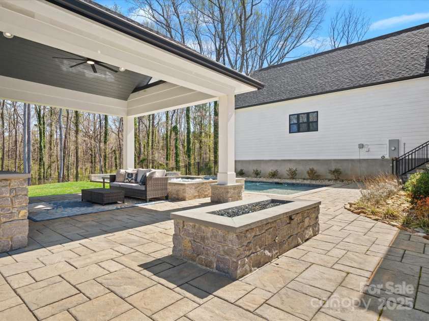 9614 Beatties Ford Road, Huntersville, NC 28078.  MLS# CAR4230997, YatesRealty ID 25968. 