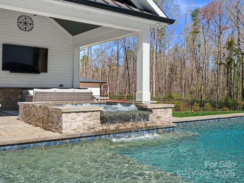 9614 Beatties Ford Road, Huntersville, NC 28078.  MLS# CAR4230997, YatesRealty ID 25968. 