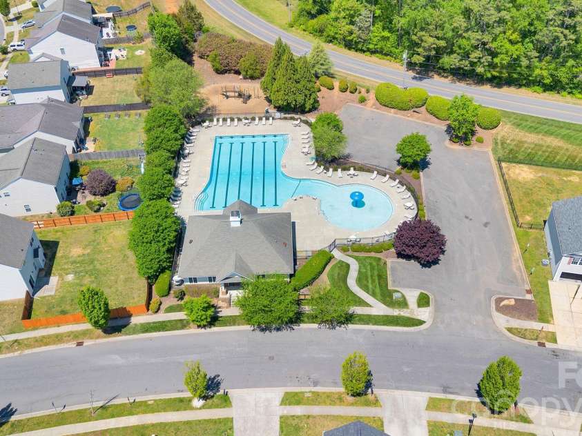 2006 Greenbrook Trail, Dallas, NC 28034.  MLS# CAR4372375, YatesRealty ID 25969. 