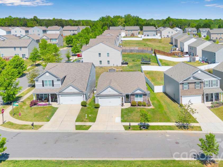 2006 Greenbrook Trail, Dallas, NC 28034.  MLS# CAR4372375, YatesRealty ID 25969. 