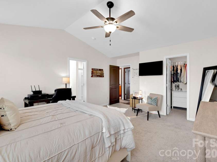 2006 Greenbrook Trail, Dallas, NC 28034.  MLS# CAR4372375, YatesRealty ID 25969. Ensuite Bath and Walk in closet