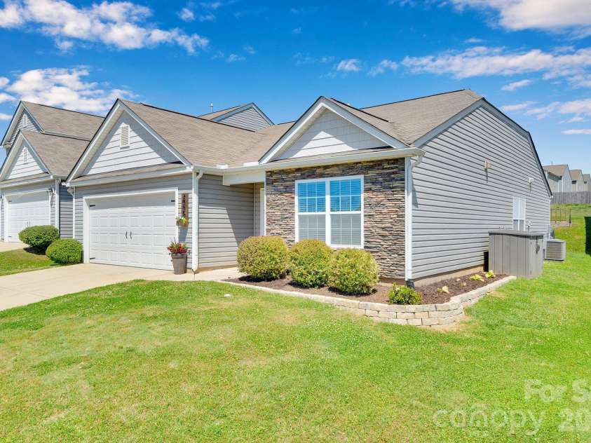2006 Greenbrook Trail, Dallas, NC 28034.  MLS# CAR4372375, YatesRealty ID 25969. Welcome Home!
