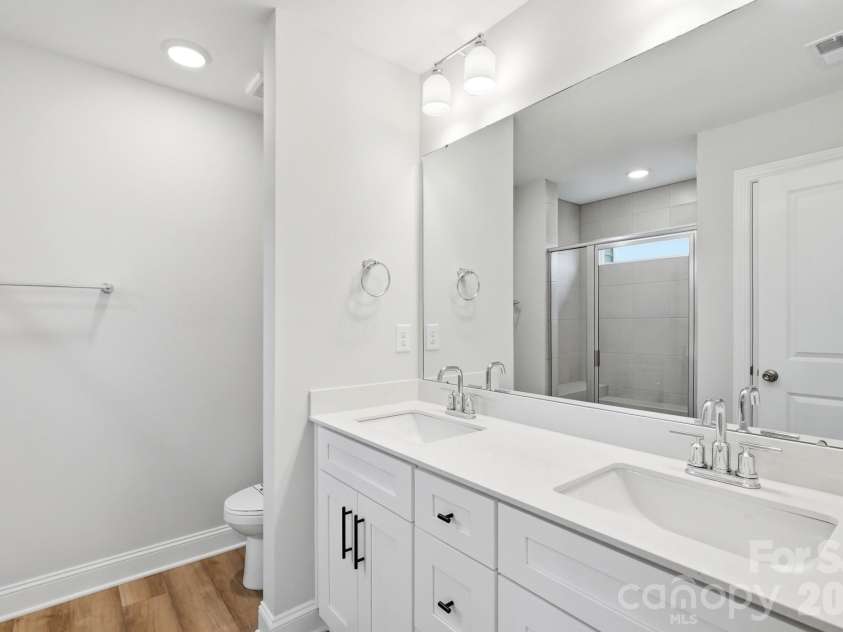 112 Pointer Trail, Troutman, NC 28166.  MLS# CAR4382616, YatesRealty ID 25971. Primary Bathroom