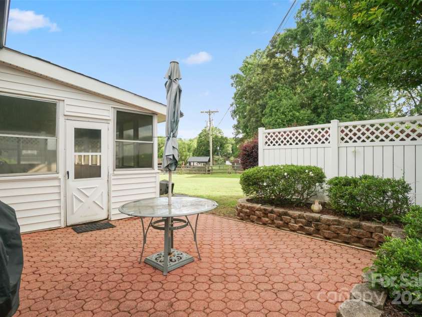 1155 Melrose Drive, Rock Hill, SC 29732.  MLS# CAR4265337, YatesRealty ID 25971. 