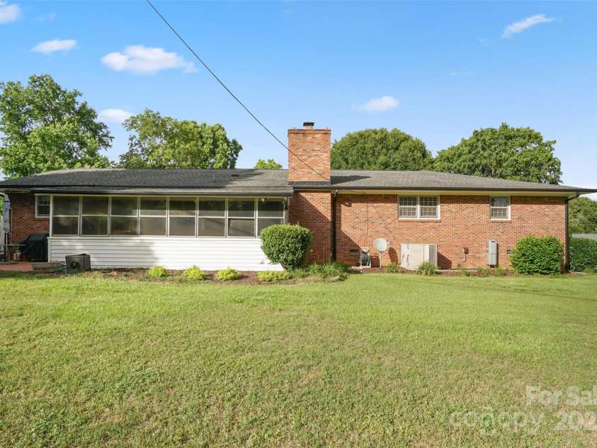 1155 Melrose Drive, Rock Hill, SC 29732.  MLS# CAR4265337, YatesRealty ID 25971. 
