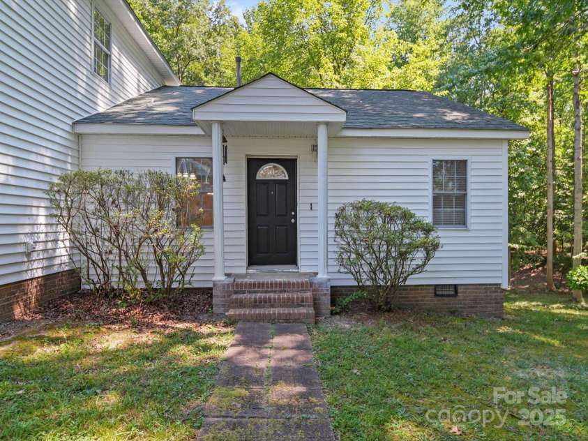 2739 Pine Knoll Court, Gastonia, NC 28054.  MLS# CAR4273795, YatesRealty ID 25972. 2nd Living Quarters