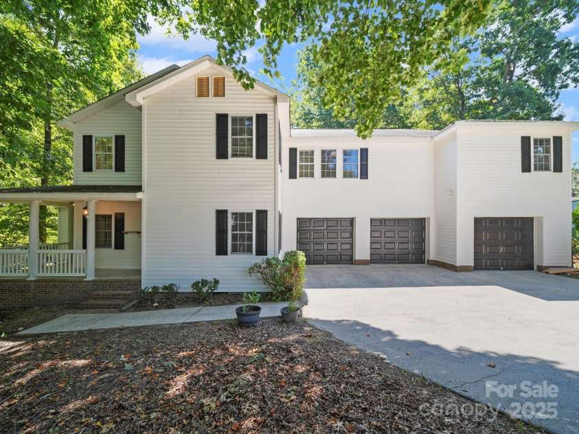 2739 Pine Knoll Court, Gastonia, NC 28054.  MLS# CAR4273795, YatesRealty ID 25972. 