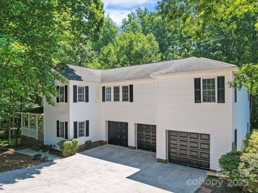 2739 Pine Knoll Court, Gastonia, NC 28054.  MLS# CAR4273795, YatesRealty ID 25972. 