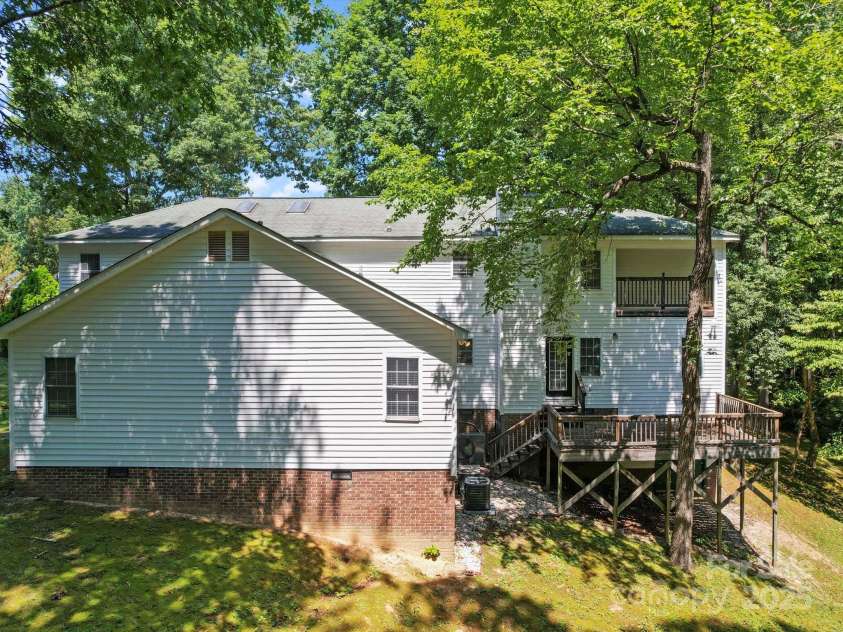 2739 Pine Knoll Court, Gastonia, NC 28054.  MLS# CAR4273795, YatesRealty ID 25972. 