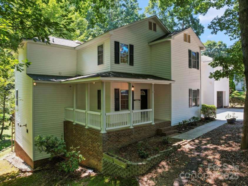 2739 Pine Knoll Court, Gastonia, NC 28054.  MLS# CAR4273795, YatesRealty ID 25972. 
