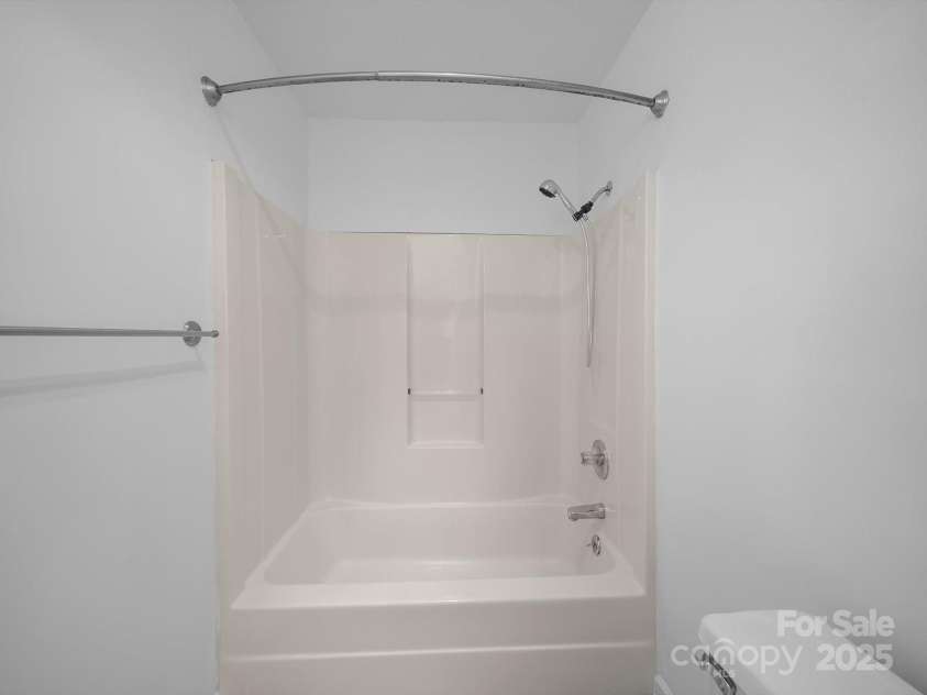 2739 Pine Knoll Court, Gastonia, NC 28054.  MLS# CAR4273795, YatesRealty ID 25972. Upstairs Bathroom