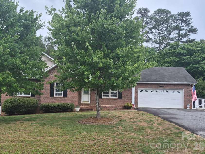 5126 Silver Tree Trail, Conover, NC 28613.  MLS# CAR4377696, YatesRealty ID 25972. Front of House