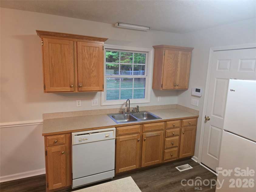 5126 Silver Tree Trail, Conover, NC 28613.  MLS# CAR4377696, YatesRealty ID 25972. Kitchen