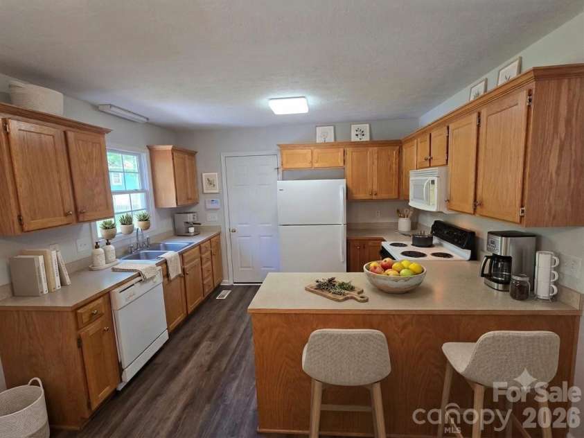 5126 Silver Tree Trail, Conover, NC 28613.  MLS# CAR4377696, YatesRealty ID 25972. Kitchen - Virtually Staged