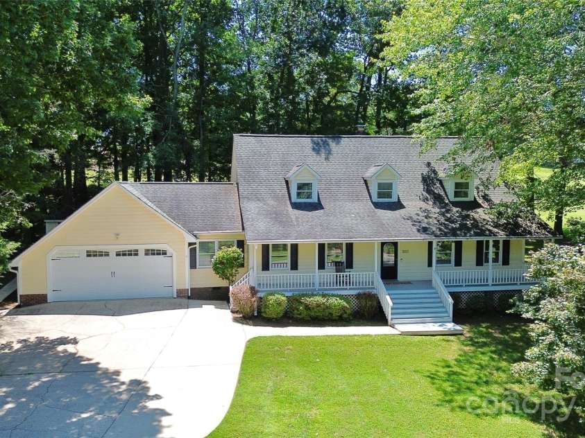 7852 Golf Course Drive, Denver, NC 28037.  MLS# CAR4264483, YatesRealty ID 25973. FRONT VIEW