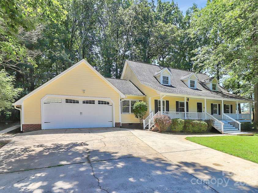 7852 Golf Course Drive, Denver, NC 28037.  MLS# CAR4264483, YatesRealty ID 25973. FRONT VIEW