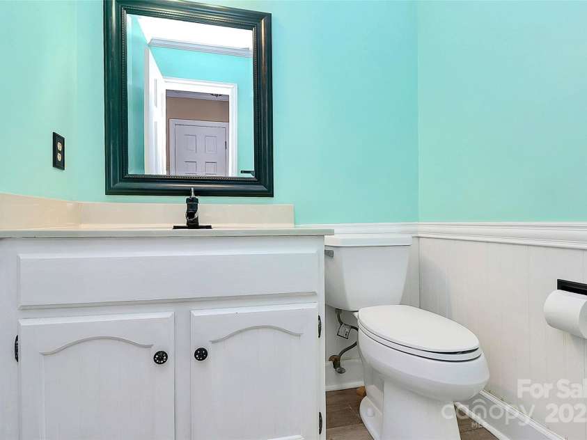 7852 Golf Course Drive, Denver, NC 28037.  MLS# CAR4264483, YatesRealty ID 25973. HALF BATH